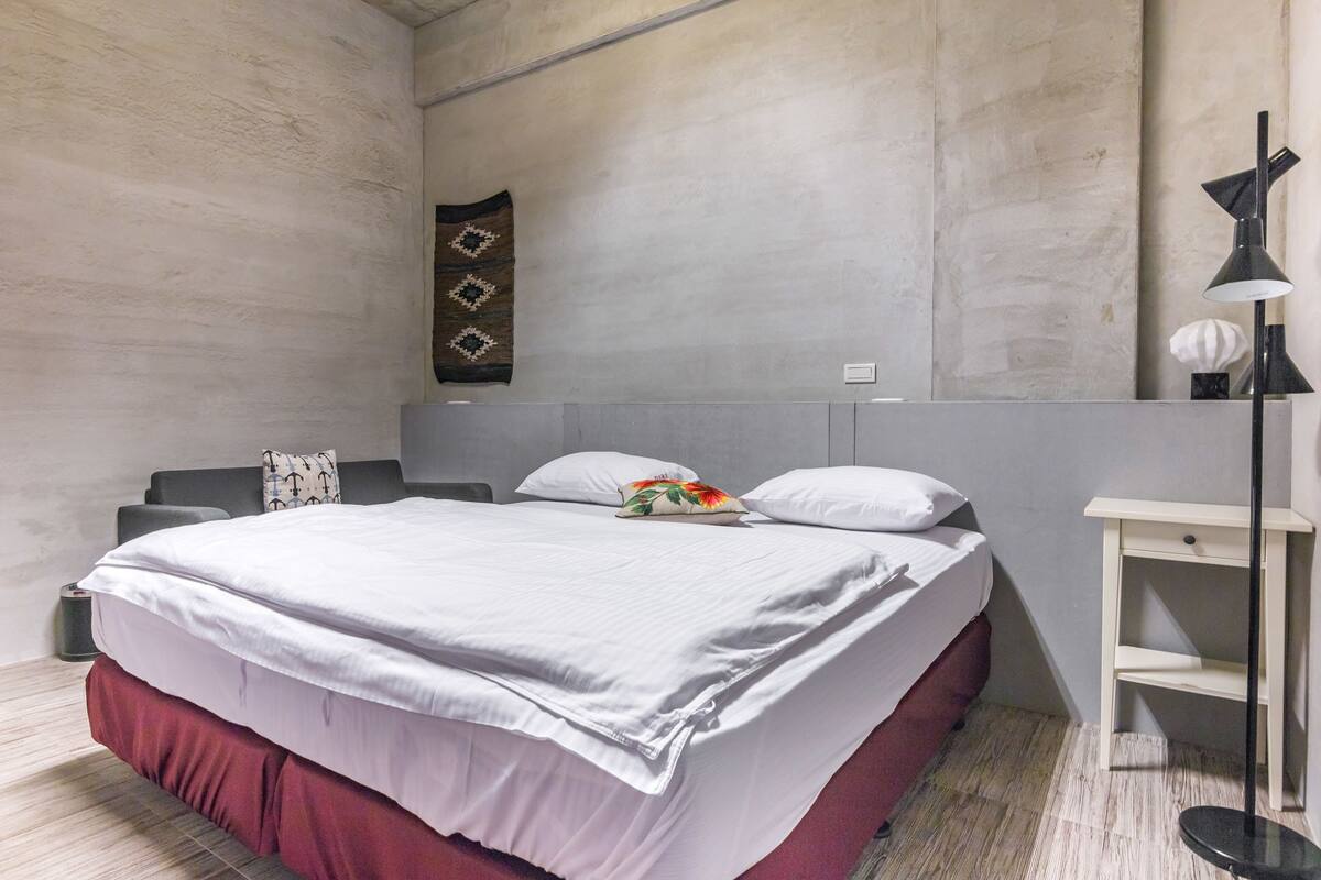 Double Room | Desk, free WiFi, bed sheets