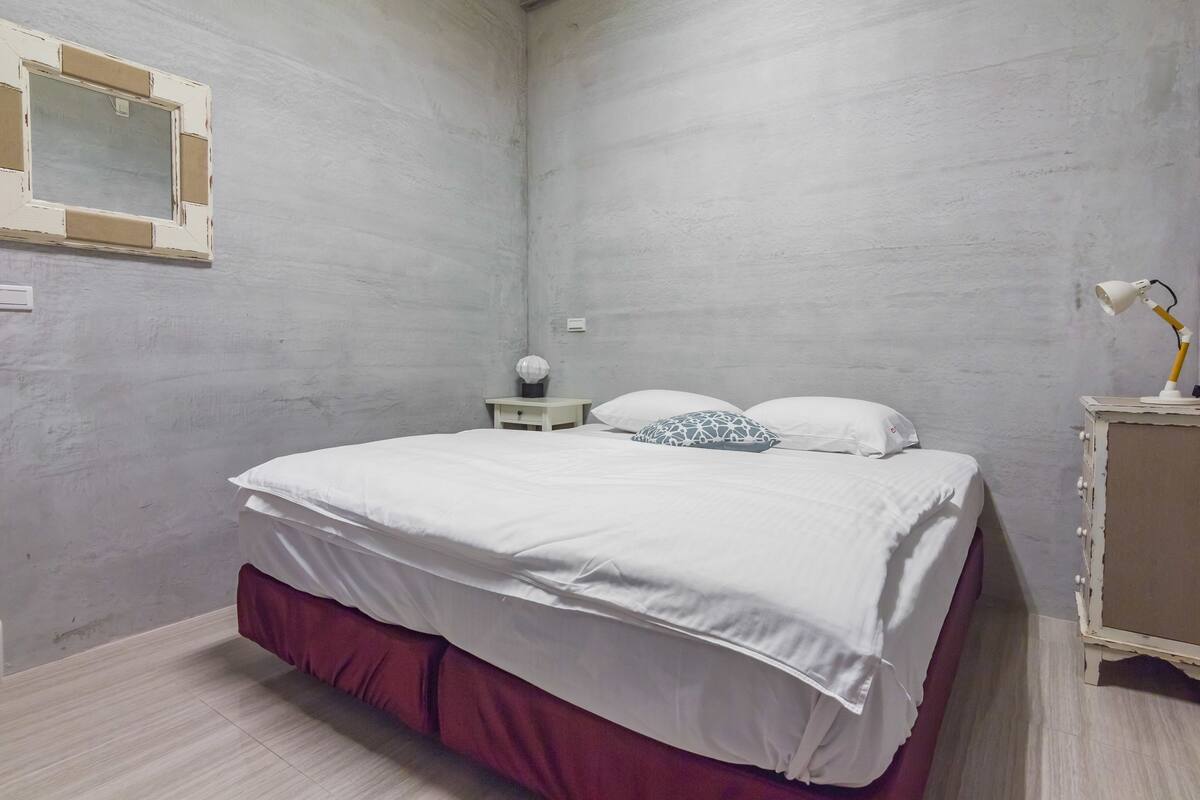 Standard Double Room | Desk, free WiFi, bed sheets