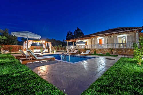 Villa Eleon with private pool, BBQ and beautiful garden.