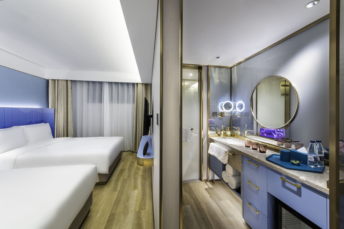 Superior Twin Room | Free minibar, desk, blackout curtains, free WiFi