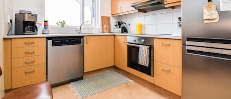 City-Apartment, 1 Schlafzimmer | Eigene Küche | Großer Kühlschrank, Ofen, Herdplatte, Geschirrspüler