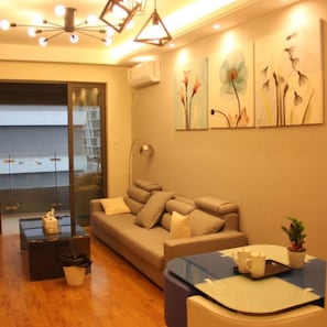 Apartment, 2 Bedrooms | Desk, blackout drapes, free WiFi, bed sheets