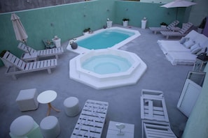 Seasonal outdoor pool - Pasithei Studios (Santorini)
