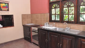 Basic Villa, Multiple Beds | Shared kitchen facilities