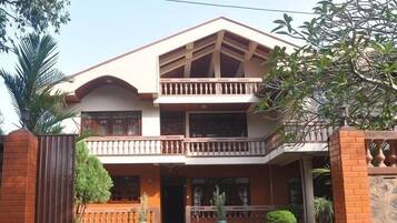 Fachada de la propiedad