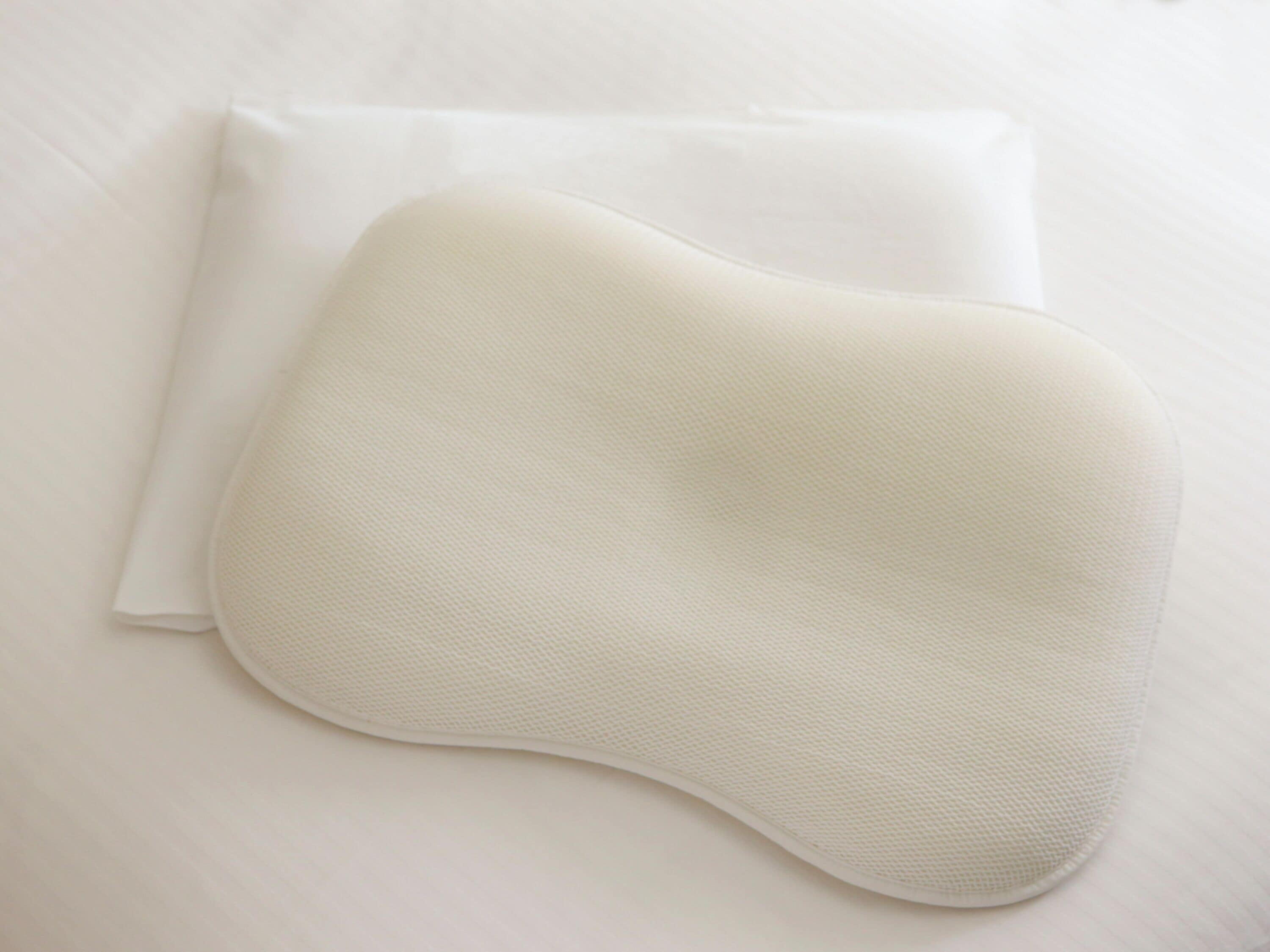 desk, blackout curtains, free wifi, bed sheets