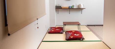 301 | Iron/ironing board, free WiFi