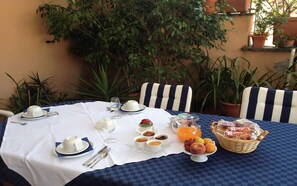 Desayuno a la carta incluido todos los días