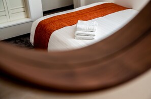 302 | アイロン / アイロン台、WiFi (無料)