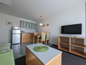 Suite | Essbereich im Zimmer