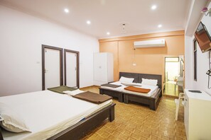 Bed sheets - Hotel Rudra (Majhgawan)