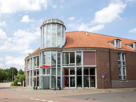 Front of property. DORMERO Hotel Bargenturm Lüneburg