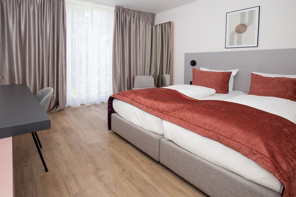 Literie hypoallergénique, minibar, bureau, rideaux occultants