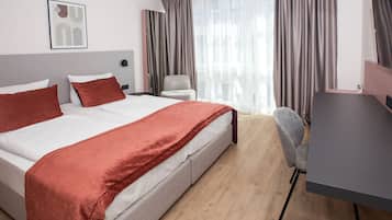 Allergiatestatut vuodevaatteet, minibaari, työpöytä, pimennysverhot