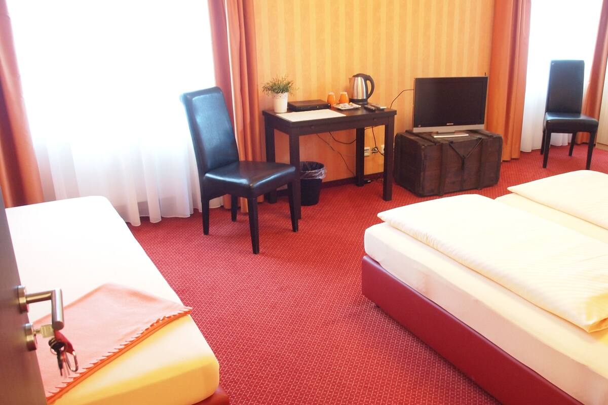 Bureau, lits pliants/supplémentaires, Wi-Fi gratuit, draps fournis