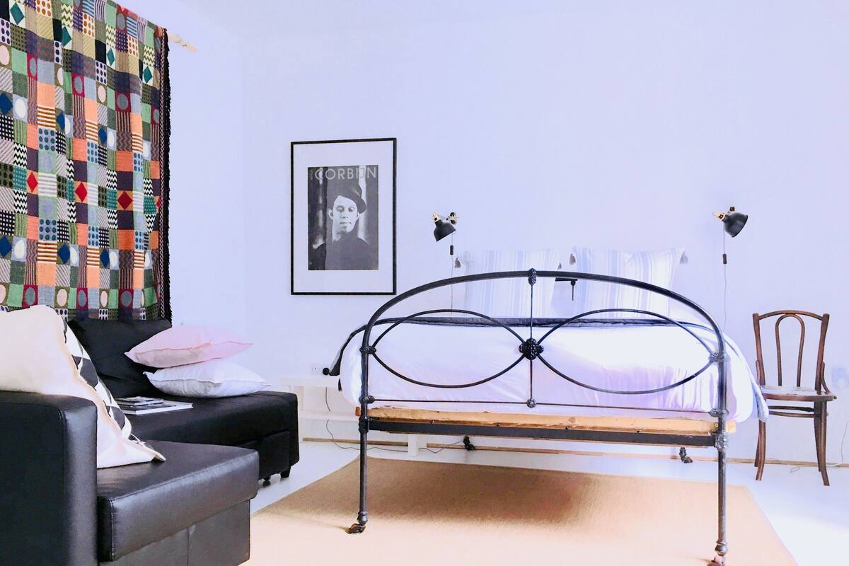 Studio Apartment (Art Room) | Iron/ironing board, WiFi (free), bed sheets