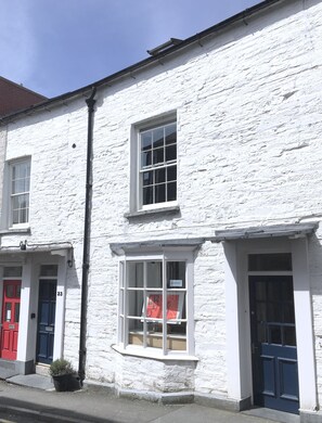 Front of property - Quay Street Studios (Cardigan)