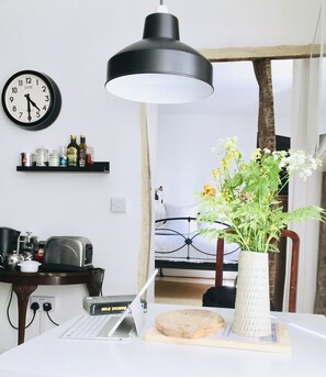 Studio Apartment (Art Room) | Private kitchenette | Electric kettle - Quay Street Studios (Cardigan)