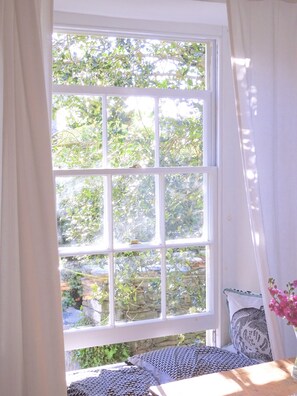 Estudio | Tabla de planchar con plancha, wifi gratis y ropa de cama 