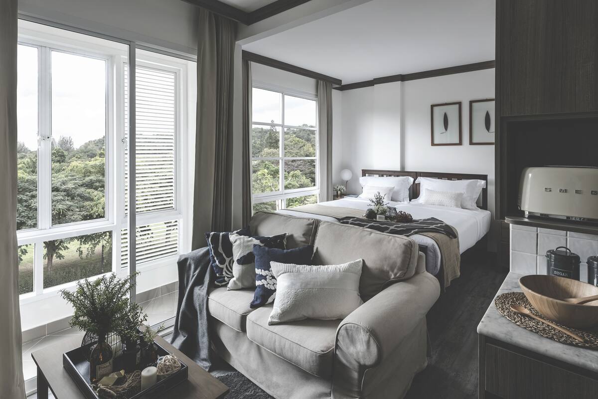 Parco Studio | Bàn, giường gấp/giường phụ (phụ phí) 