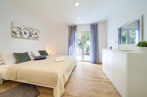 Villa | In-room safe, desk, soundproofing, iron/ironing board - Villa St.Martin-Reef (Cres)