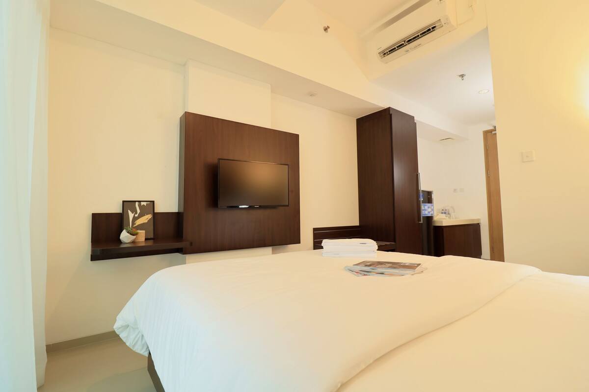 Exclusive Studio, Non Smoking, City View | Desk, laptop workspace, WiFi (free)