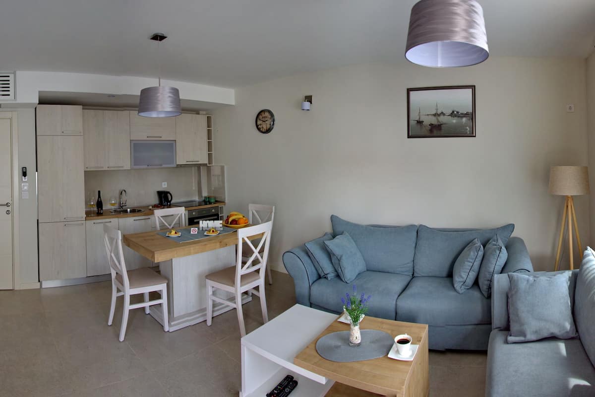 Appartement, 1 chambre | Coin séjour | Télévision à écran plat, lecteur de DVD