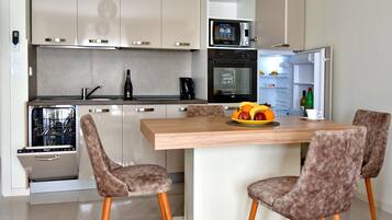 Apartment, Meerblick | Eigene Küche | Großer Kühlschrank, Mikrowelle, Ofen, Herdplatte