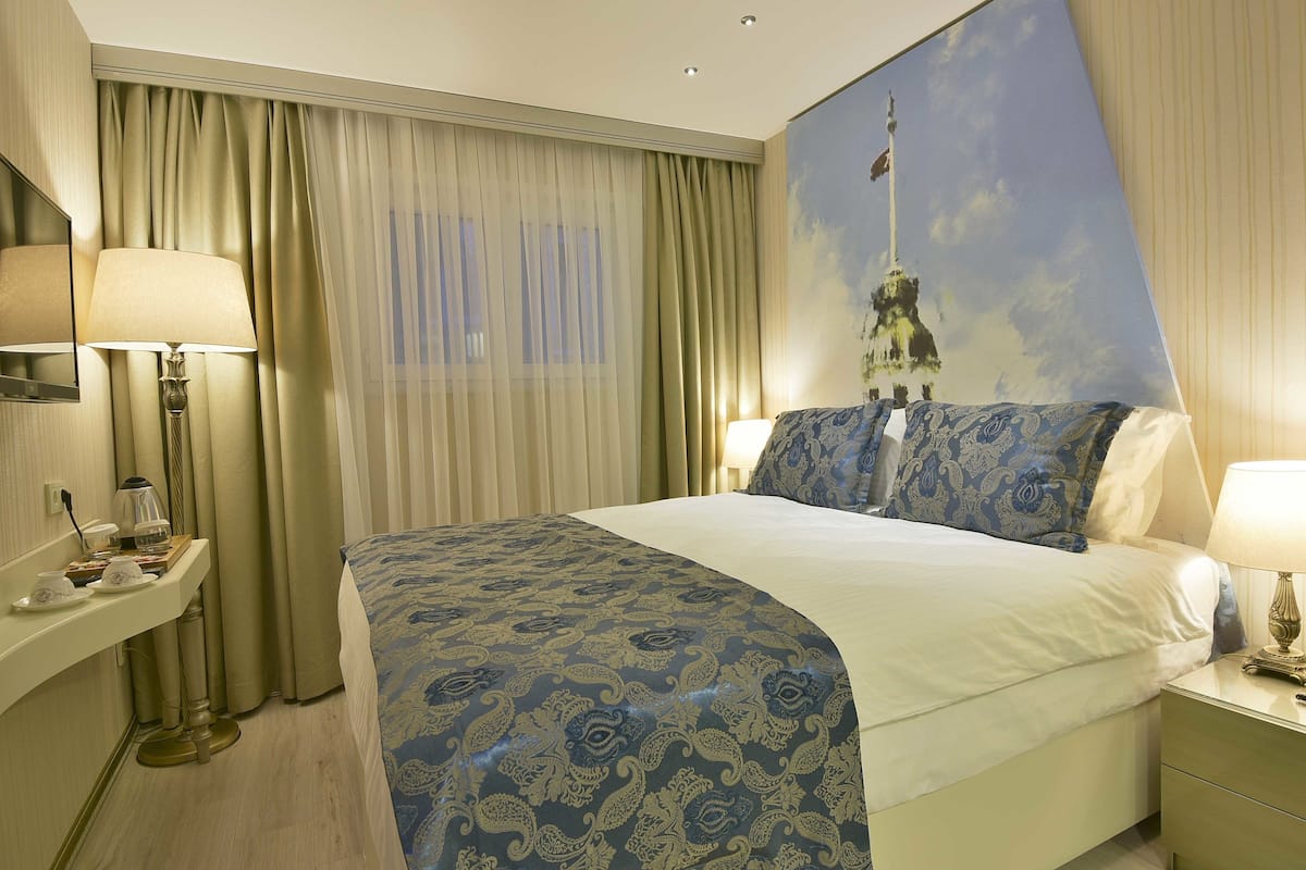 Kamar Double Ekonomi | Minibar, brankas, dan setrika/meja setrika