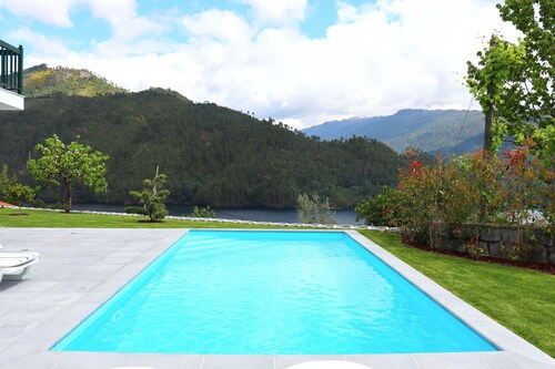 House with fantastic views of the Serra do Gerês