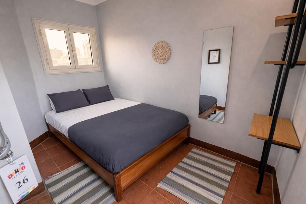 Habitación individual, baño compartido | Cortinas opacas, wifi gratis, ropa de cama