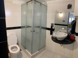 Shower, towels, soap - Dahab hostel (Cairo)