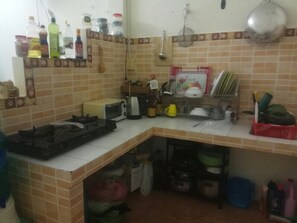 Réfrigérateur, bouilloire électrique