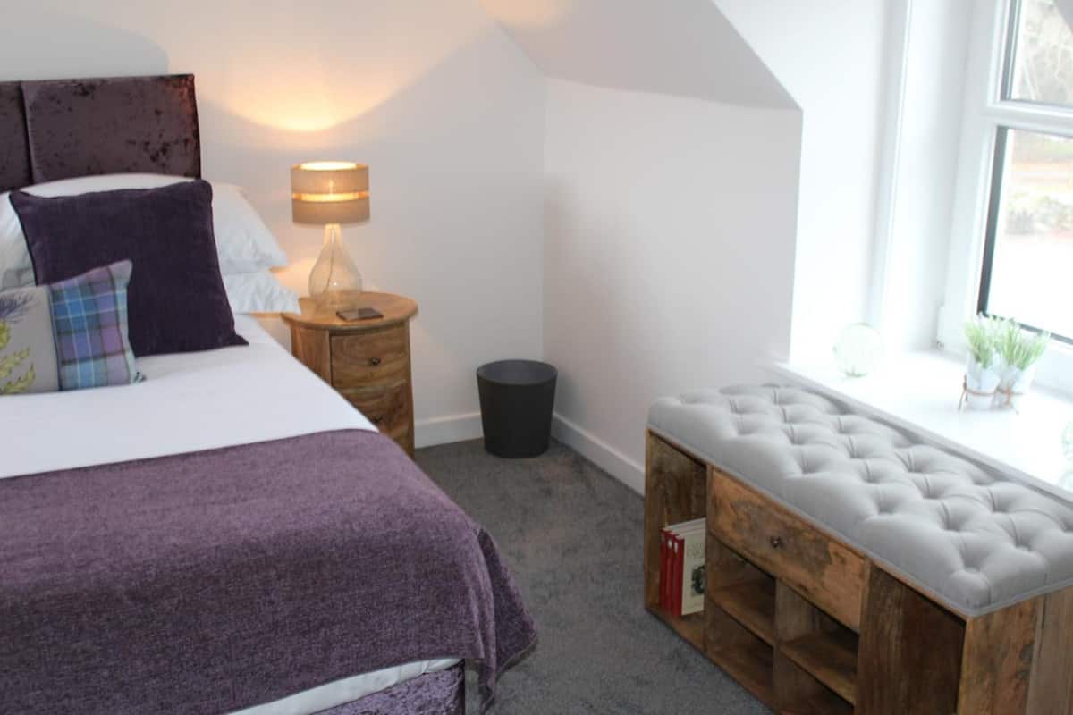 Deluxe Double Room | Blackout curtains, iron/ironing board, free WiFi, bed sheets