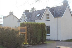Front of property - Craigmonie Bed & Breakfast (Inverness)