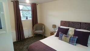 Blackout curtains, iron/ironing board, free WiFi, bed sheets - Craigmonie Bed & Breakfast (Inverness)