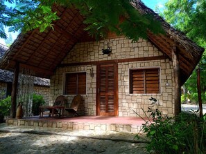 Bungalou, 1 llit doble, vistes a la platja | Caixa forta a l'habitació, escriptori i bressols gratuïts