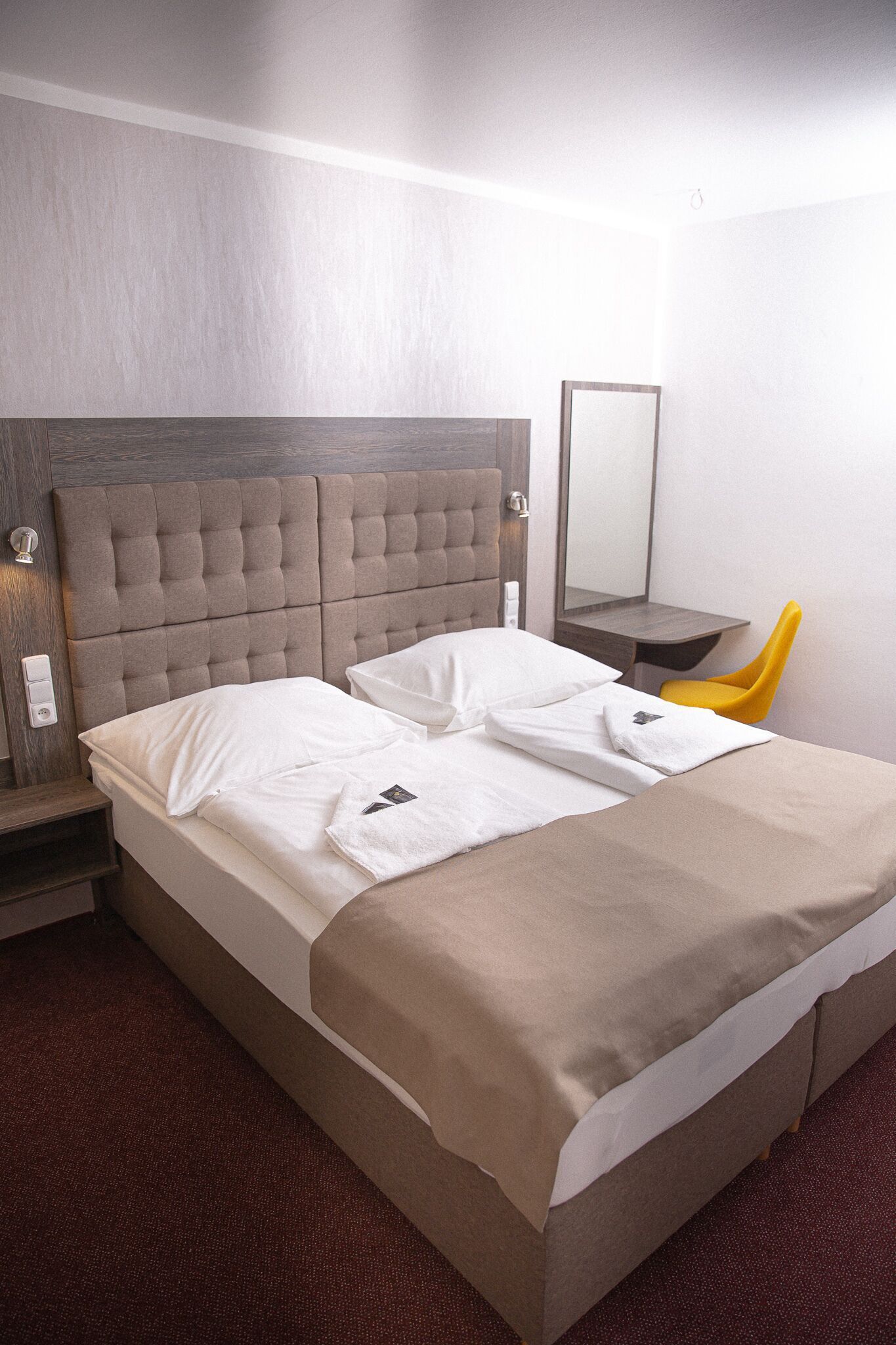 Camas Select Comfort, cortinas blackout, wifi gratis y ropa de cama 