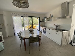 Fridge, microwave, oven, stovetop - South Corsica, Villa 9p, swimming pool, beach 300m away (SAINTE LUCIE DE PORTO-VECCHIO)