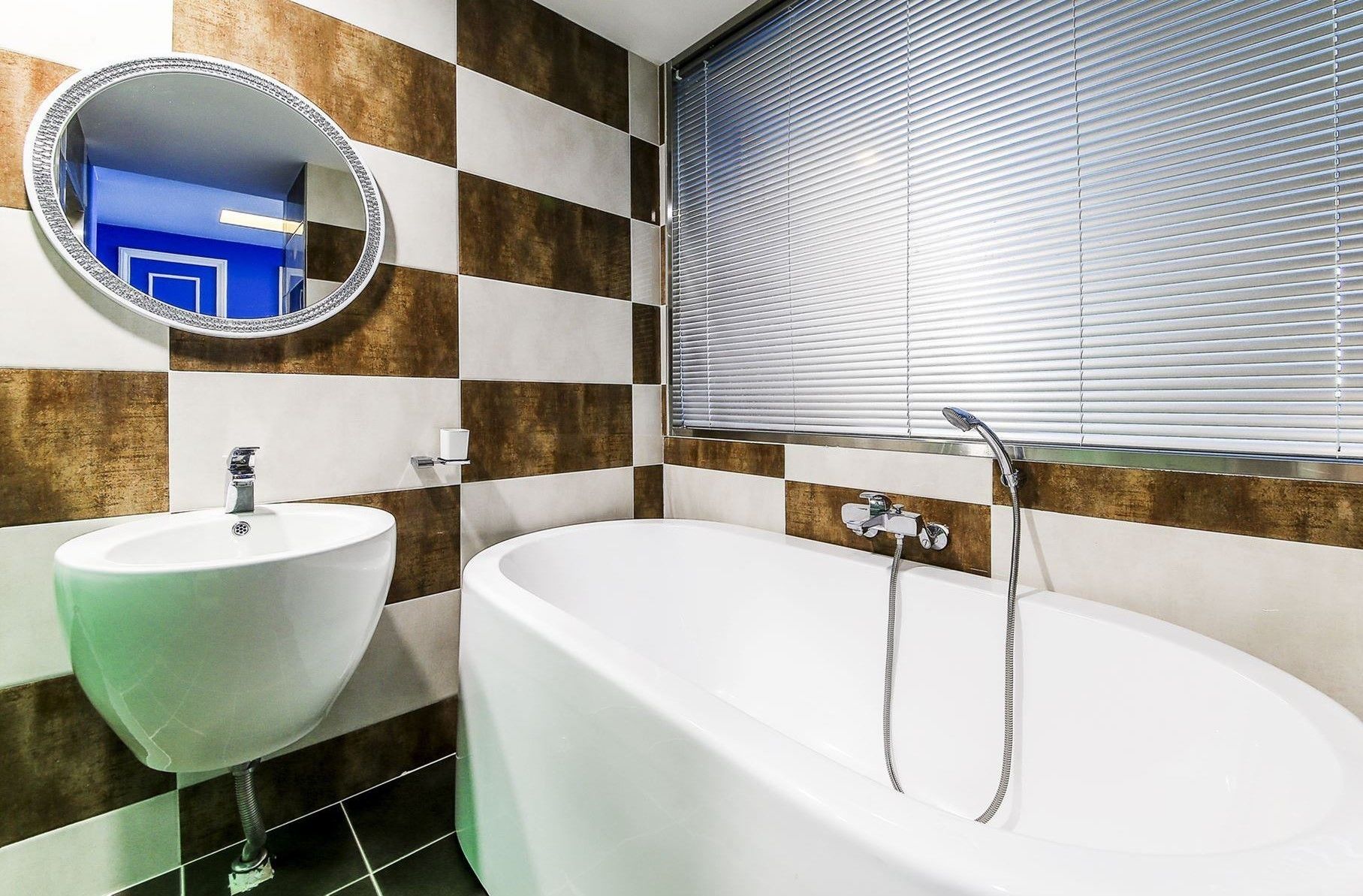 deep-soaking bathtub