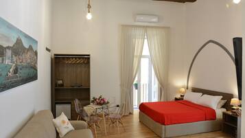 Neljän hengen deluxe-huone | Minibaari, yksilöllisesti sisustettu, yksilöllisesti kalustettu