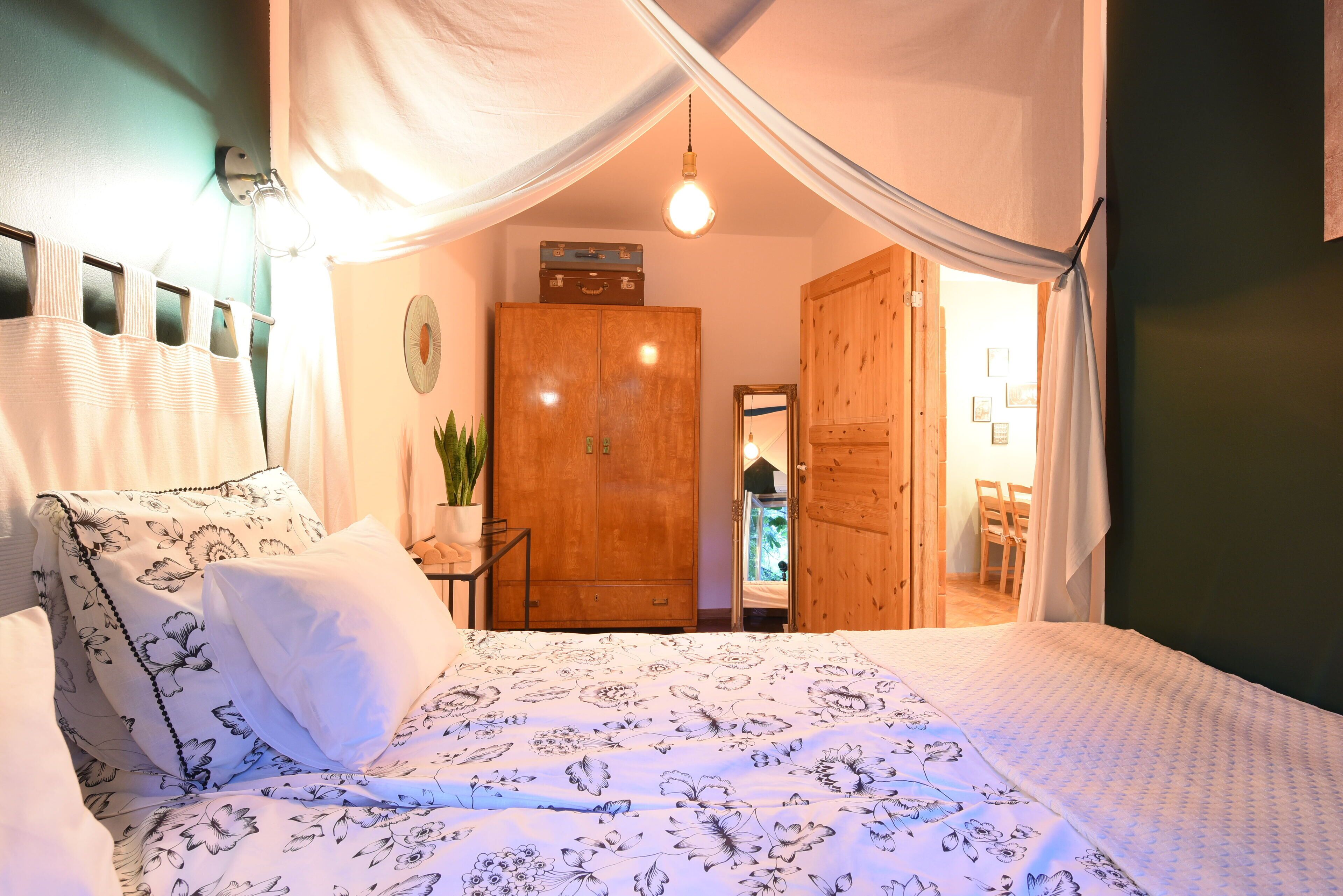 2 bedrooms, iron/ironing board, free WiFi, bed sheets