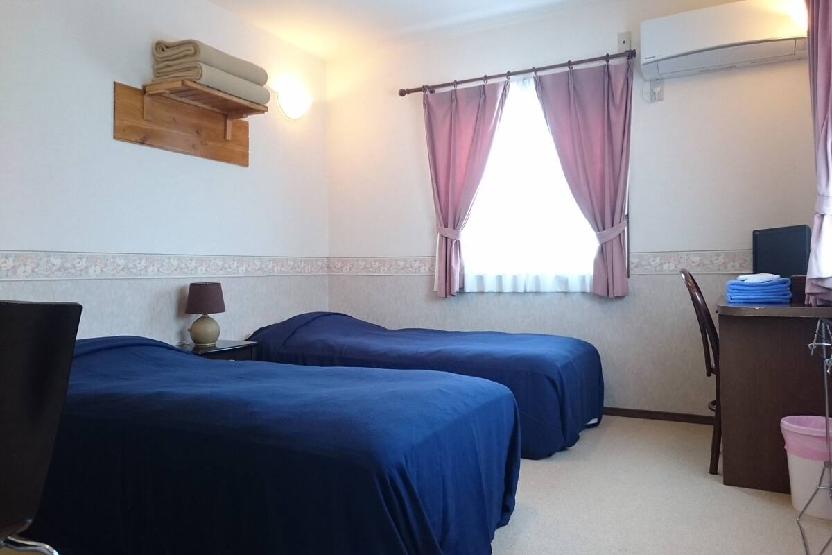 Twin Room | Free WiFi