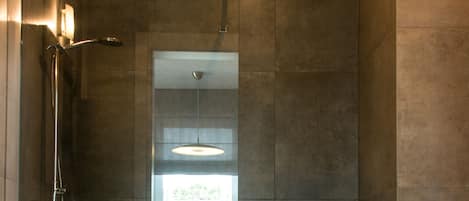 Departamento Deluxe (SUN II) | Baño | Regadera y toallas
