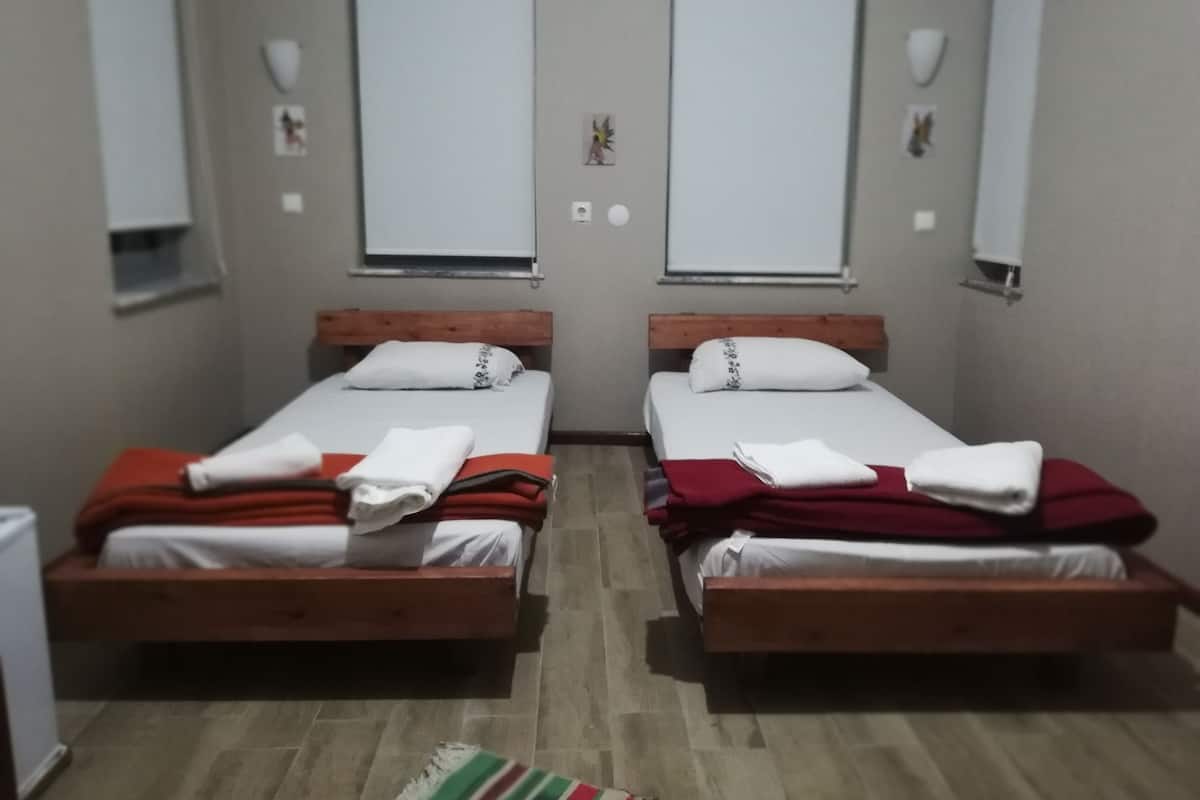 WiFi (free), bed sheets