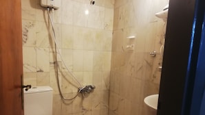 Senior Single Room | Bathroom | Shower, hair dryer, towels - Gizli Bahce (Antalya)