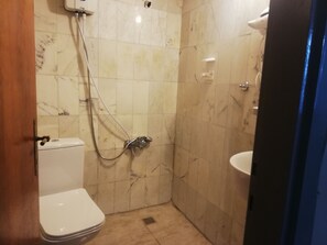 Senior Single Room | Bathroom | Shower, hair dryer, towels - Gizli Bahce (Antalya)