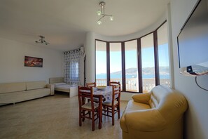 Apartamento luxo | Wi-Fi de cortesia, roupa de cama