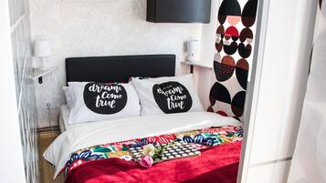 1 chambre, literie hypoallergénique, couette en duvet d'oie, bureau