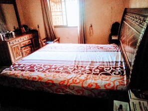 Quarto casal | 1 quarto, espaço de trabalho para notebook